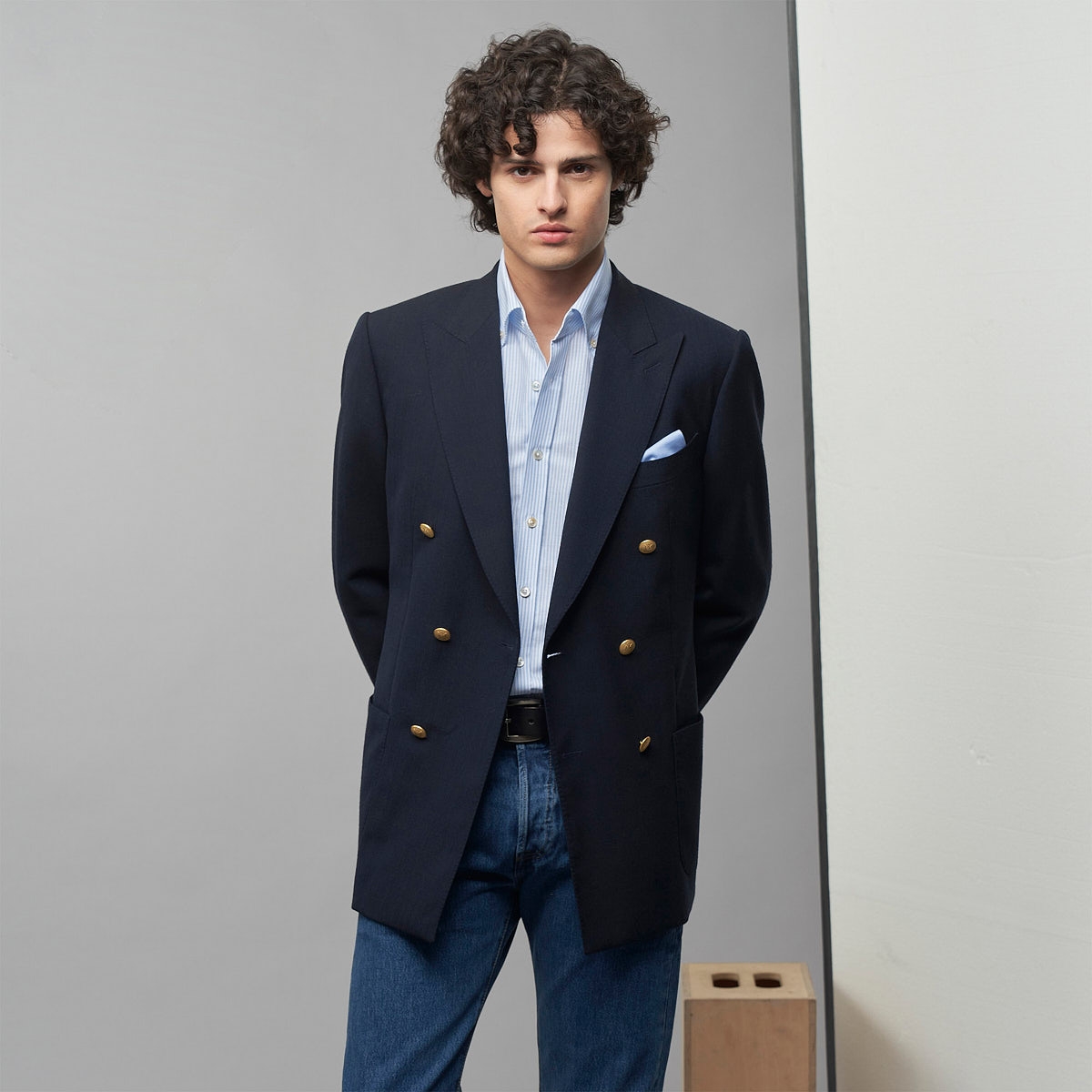 Blazer bleu marine à boutons dorés