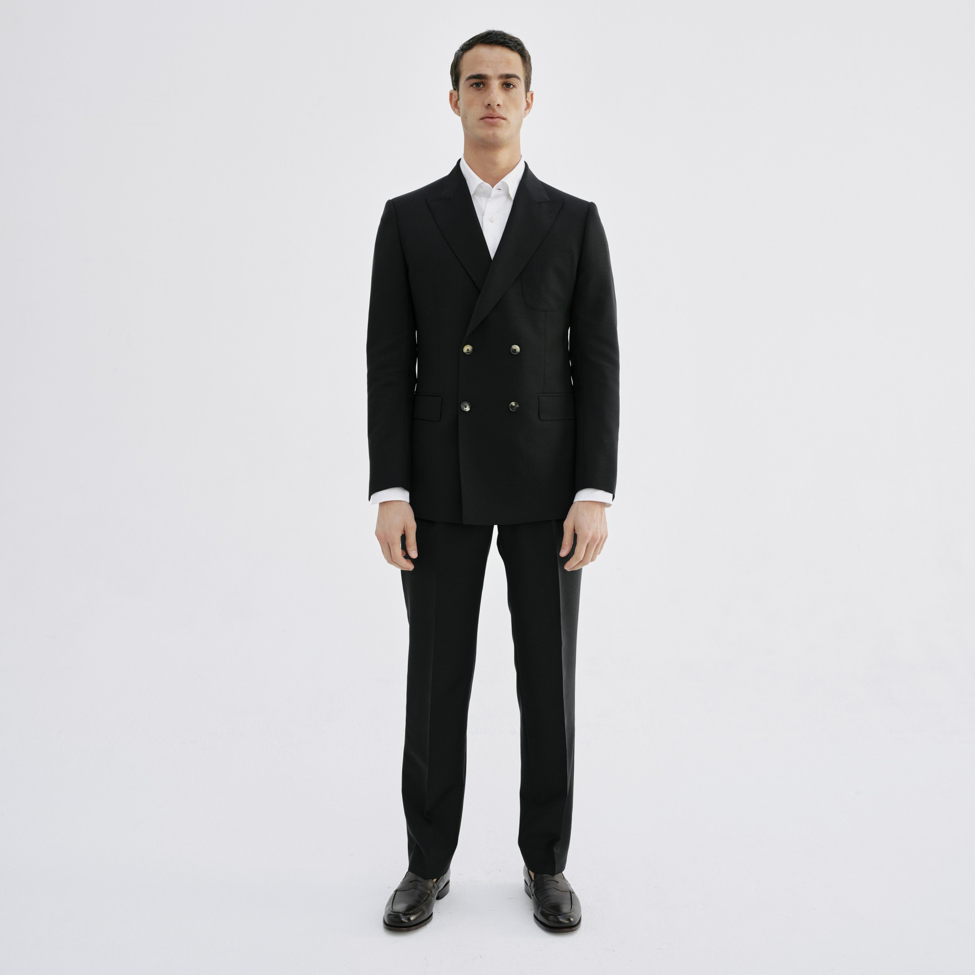 Costume croisé noir boutons en cornes